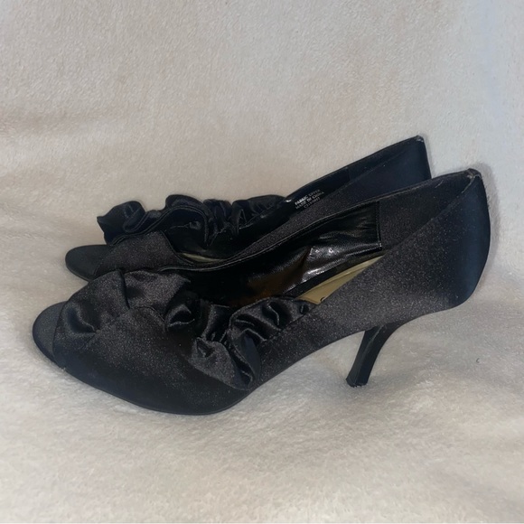 ANN MARINO Black Satin Heels - Picture 5 of 8